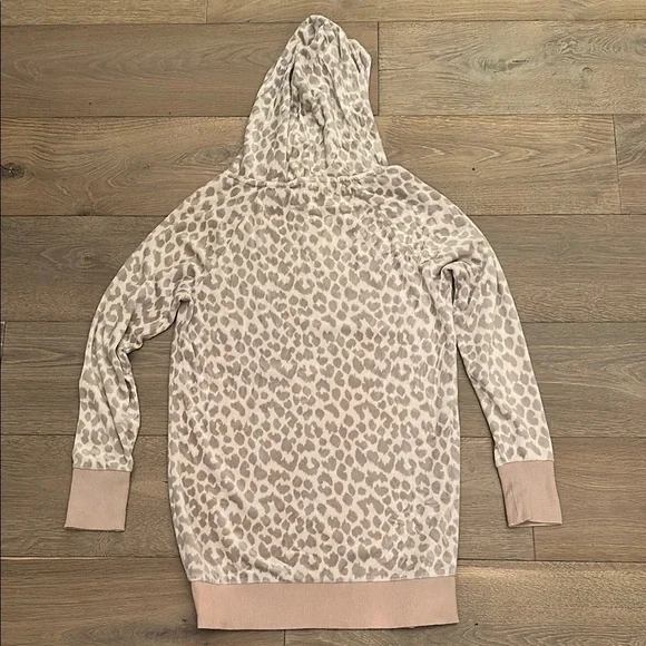 Victoria’s Secret Leopard Print Velour Hoodie - Oversized Fits Small - Picture 4 of 4